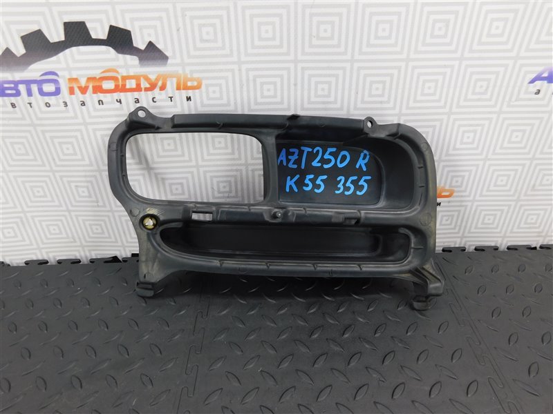 Заглушка бампера TOYOTA AVENSIS AZT250-0022993 1AZ-FSE 2004 передняя правая (б/у)