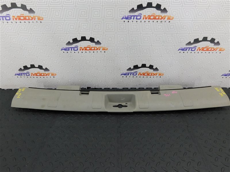 Накладка замка багажника NISSAN X-TRAIL NT30-152491 QR20-DE 2005 задняя (б/у)