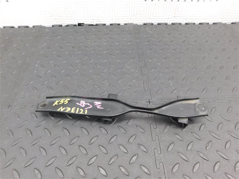 Крепление аккумулятора TOYOTA COROLLA FIELDER NZE121-0137282 1NZ-FE 2002 (б/у)
