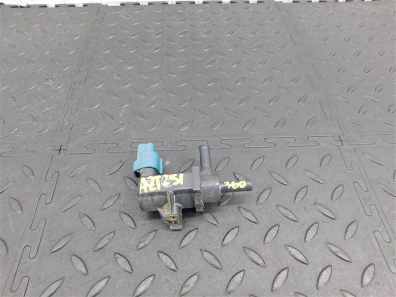 Клапан вакуумный TOYOTA AVENSIS AZT251-0006572 2AZ-FSE 2006 (б/у)