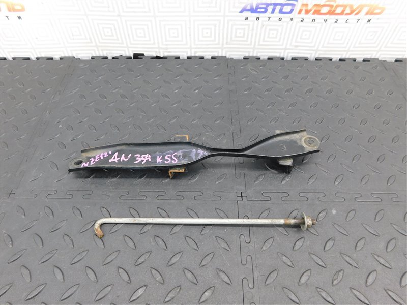 Крепление аккумулятора TOYOTA COROLLA FIELDER NZE121-0113998 1NZ-FE 2002 (б/у)