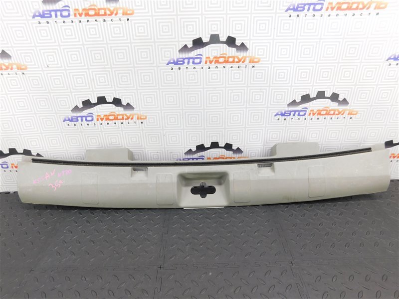 Накладка замка багажника NISSAN X-TRAIL NT30-139355 QR20-DE 2004 задняя (б/у)
