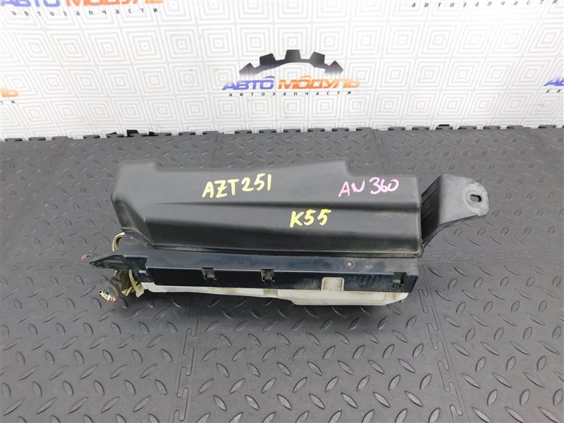 Блок предохранителей TOYOTA AVENSIS AZT251-0006572 2AZ-FSE 2006 (б/у)