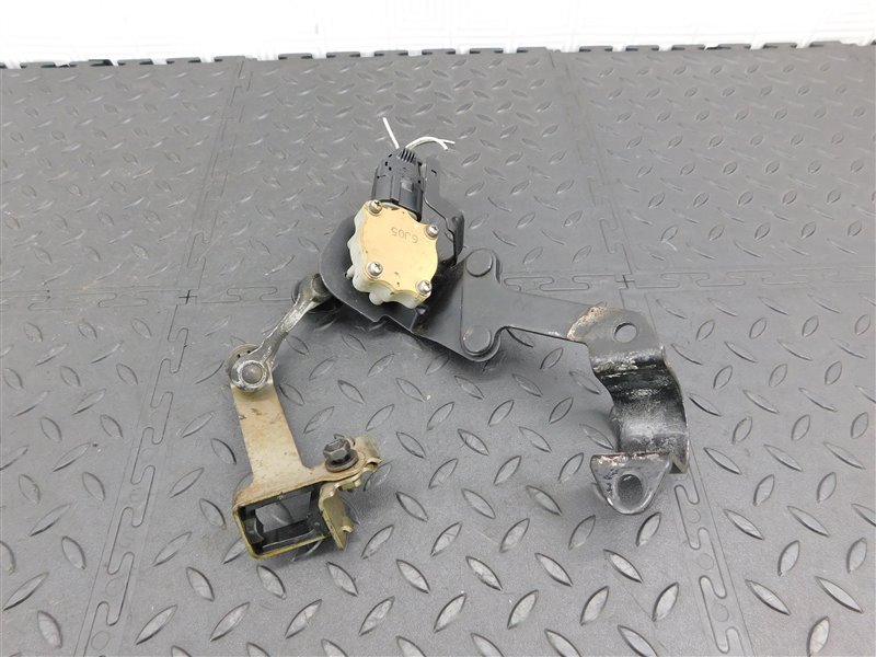 Датчик контроля высоты TOYOTA AVENSIS AZT251-0006572 2AZ-FSE 2006 передний правый (б/у)