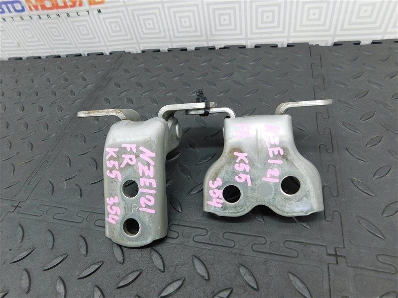 Петля дверная TOYOTA COROLLA FIELDER NZE121-0113998 1NZ-FE 2002 передняя правая (б/у)