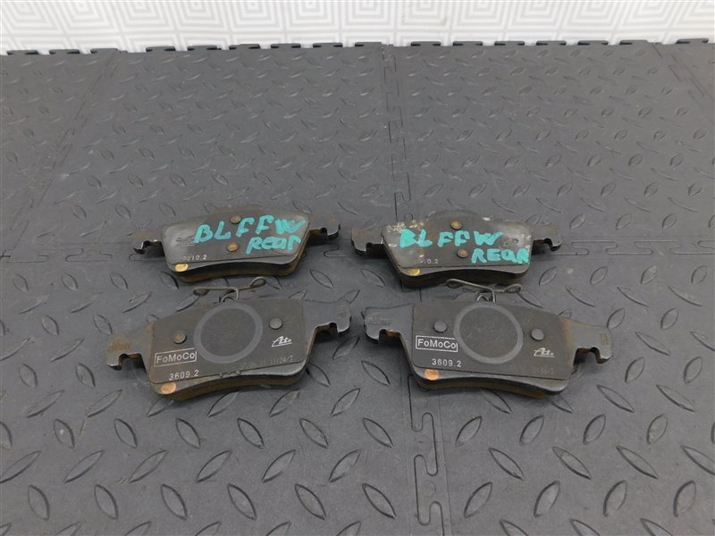 Колодки тормозные MAZDA AXELA BLFFW задние (б/у)