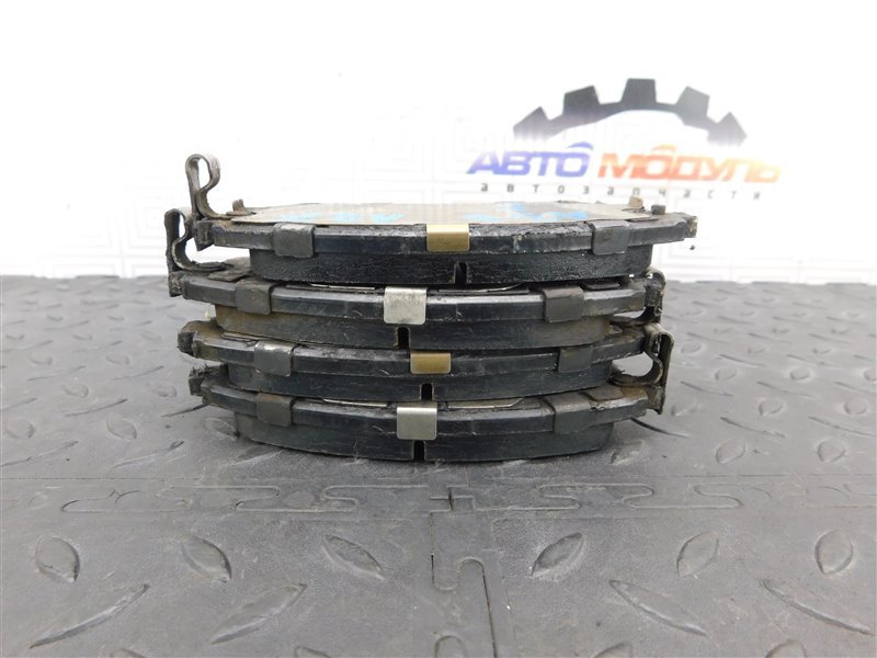 Колодки тормозные NISSAN CEFIRO A33 передние (б/у)