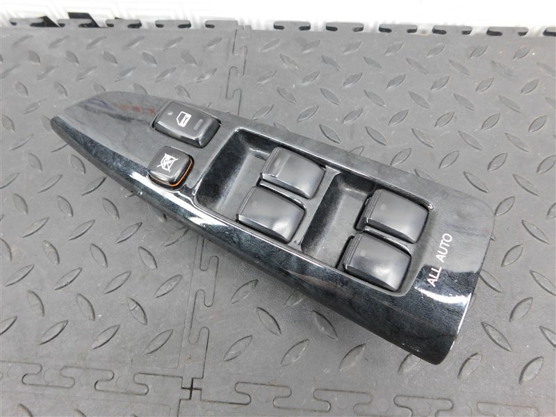 Блок упр. стеклоподьемниками TOYOTA COROLLA SPACIO NZE121-3303240 1NZ-FE 2005 передний правый (б/у)
