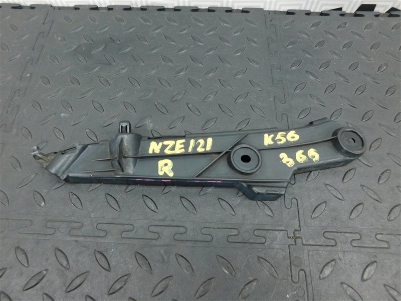 Крепление бампера TOYOTA COROLLA SPACIO NZE121-3303240 1NZ-FE 2005 заднее правое (б/у)