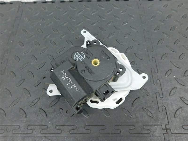Сервопривод заслонок печки TOYOTA AVENSIS AZT250-0038192 1AZ-FSE 2006 (б/у)