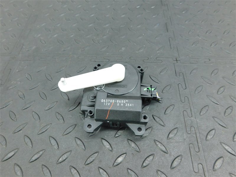 Сервопривод заслонок печки TOYOTA AVENSIS AZT250-0038192 1AZ-FSE 2006 (б/у)