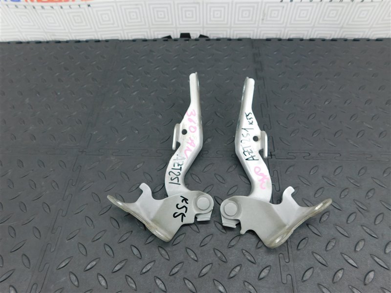 Петля капота TOYOTA AVENSIS AZT251-0006572 2AZ-FSE 2006 (б/у)