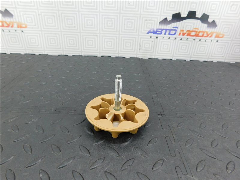 Крепление запасного колеса TOYOTA AVENSIS AZT250-0022993 1AZ-FSE 2004 (б/у)