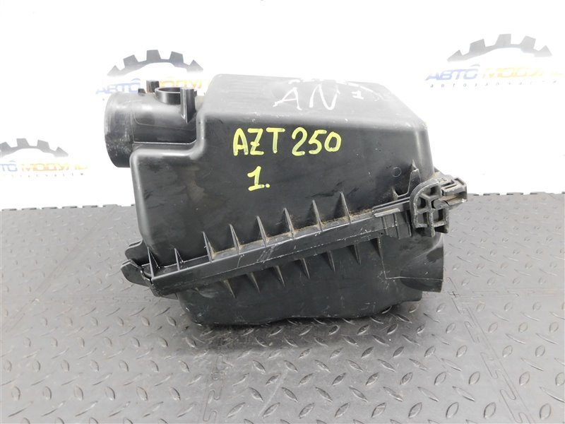Корпус воздушного фильтра TOYOTA AVENSIS AZT250 1AZ-FSE (б/у)