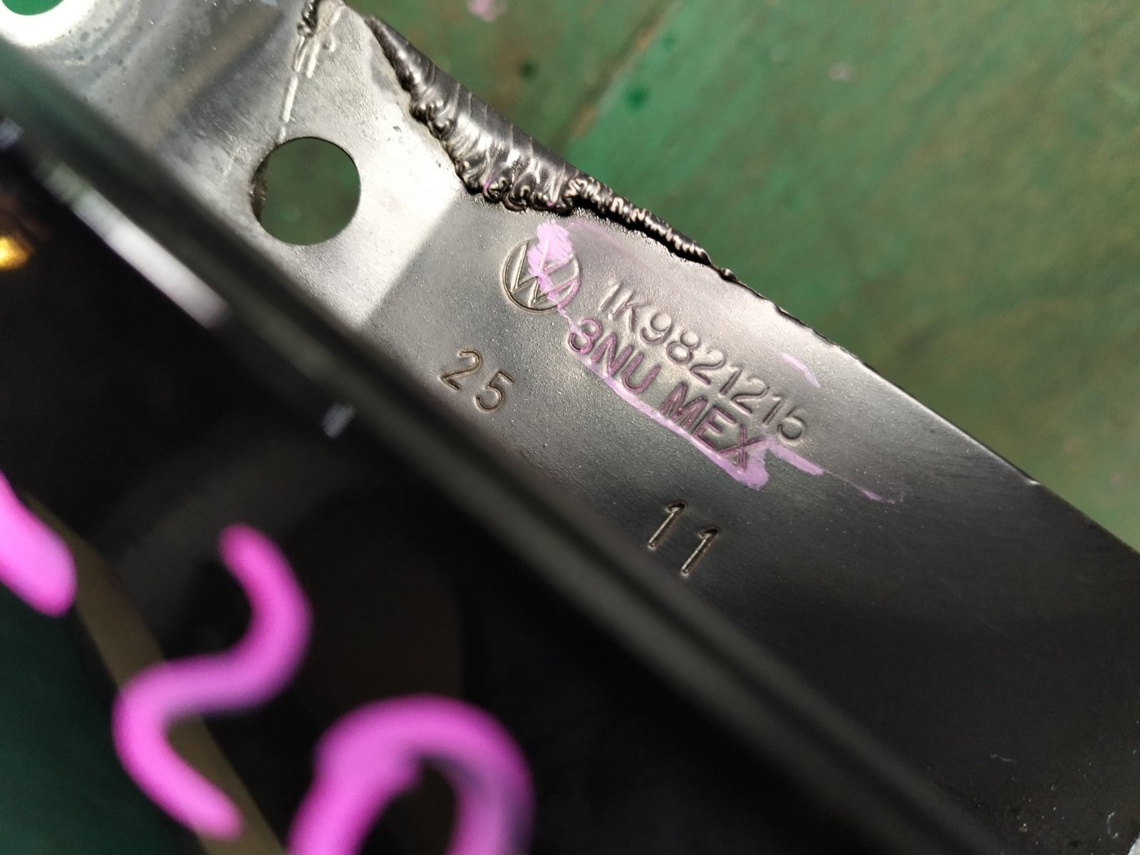Крыло переднее левое GOLF 2011 1K