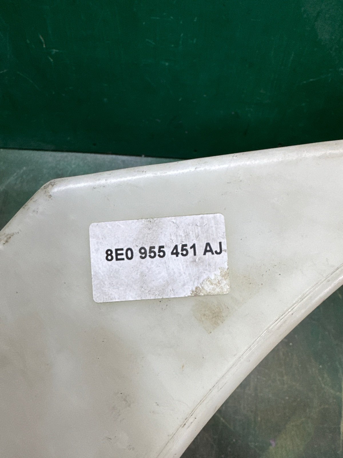 Бачок омывателя A4 2004 B6