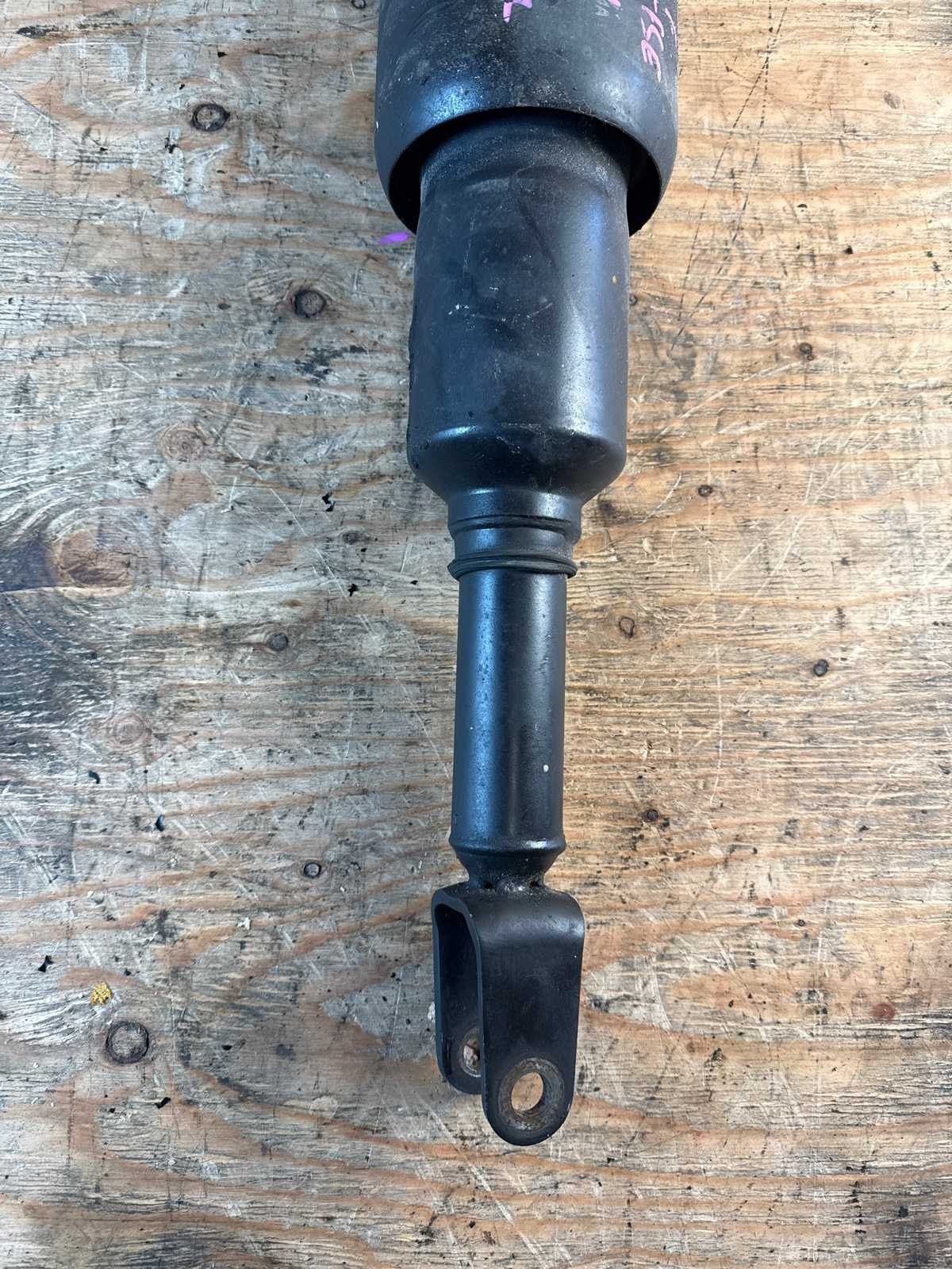 Стойка передняя левая LEXUS LS460L USF41 1UR-FSE Стойка передняя левая LEXUS LS460L USF41 1UR-FSE