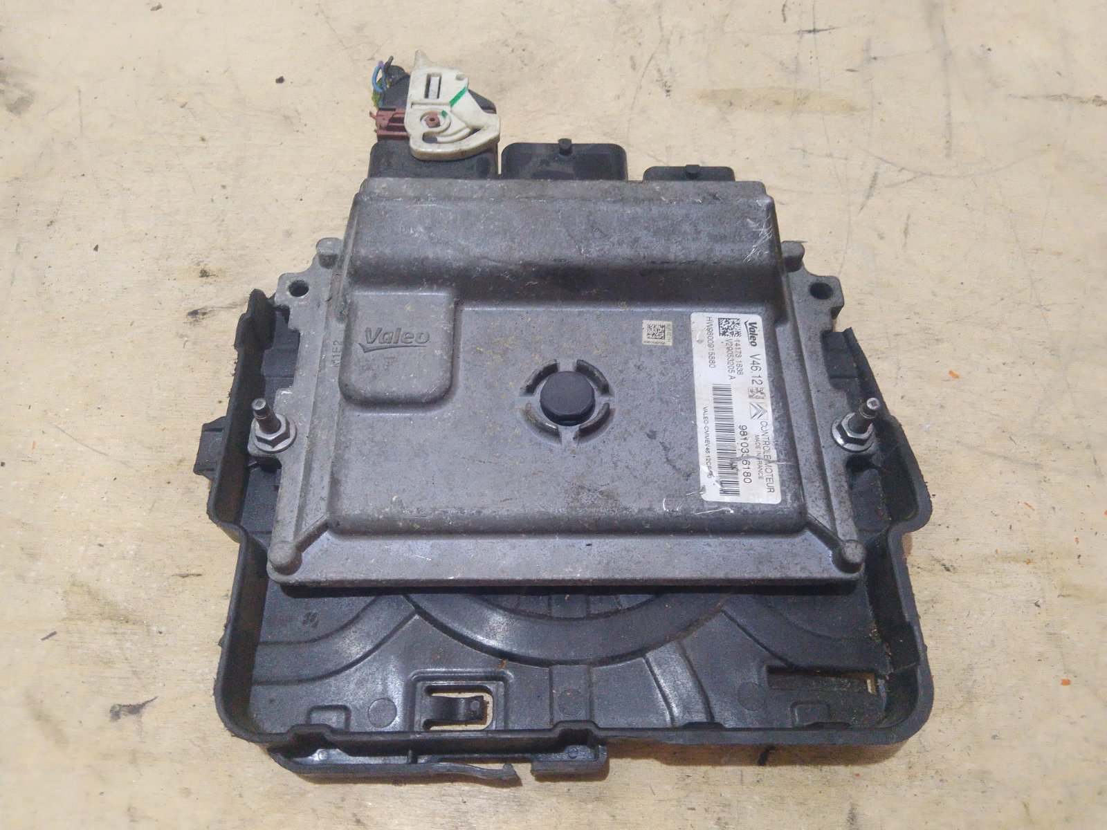 Блок управления двигателем Peugeot 2008 2013-2019 EB2F V29053205A Б/У