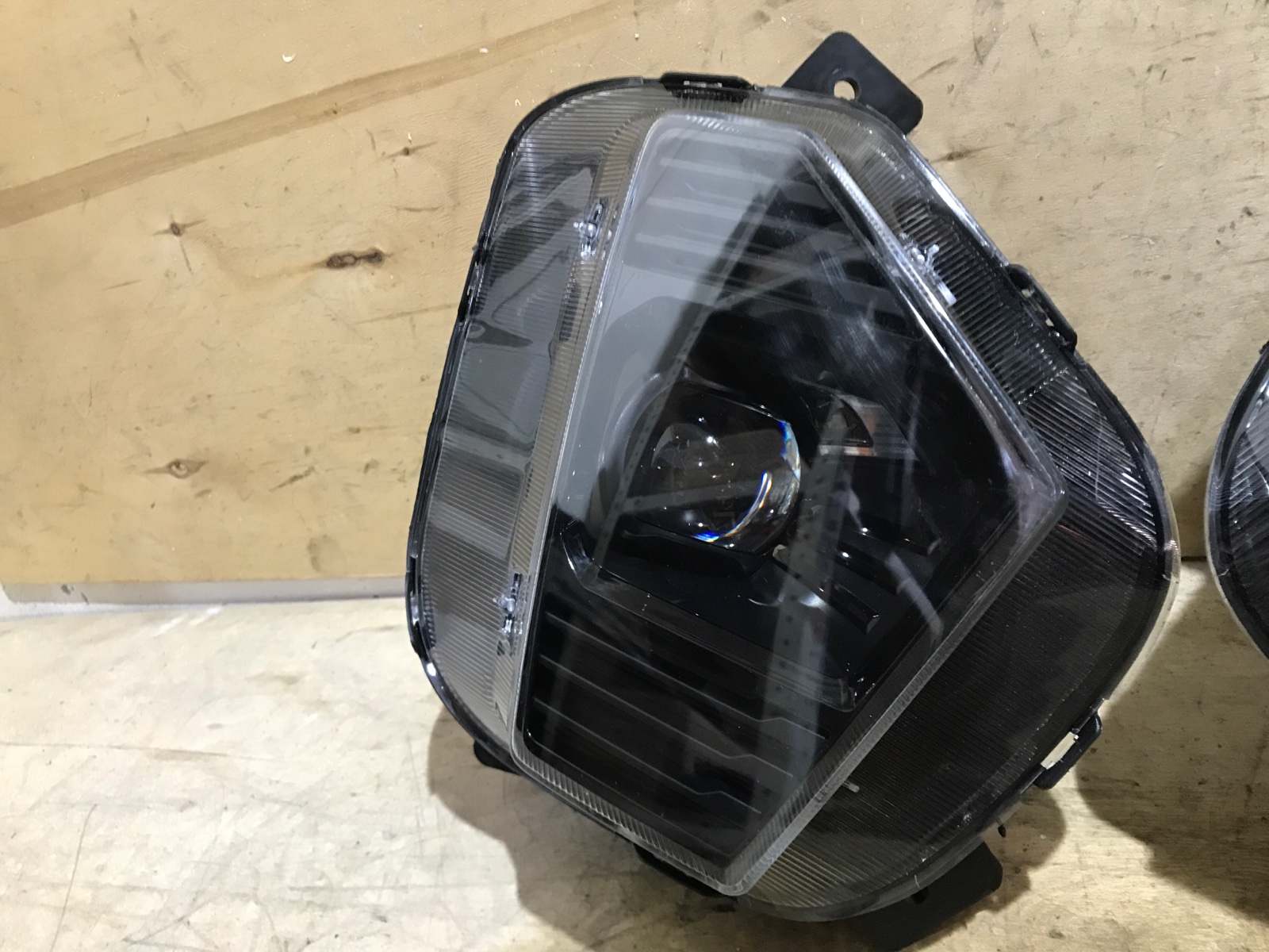 Фара CS35Plus 2021-2024 1