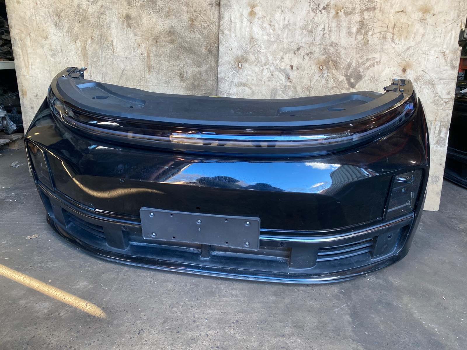 Запчасть ноускат Lixiang L7 2023-2024 1 X0328040037KWEK Б/У Ноускат Lixiang L7 2023-2024 1 X0328040037KWEK Б/У