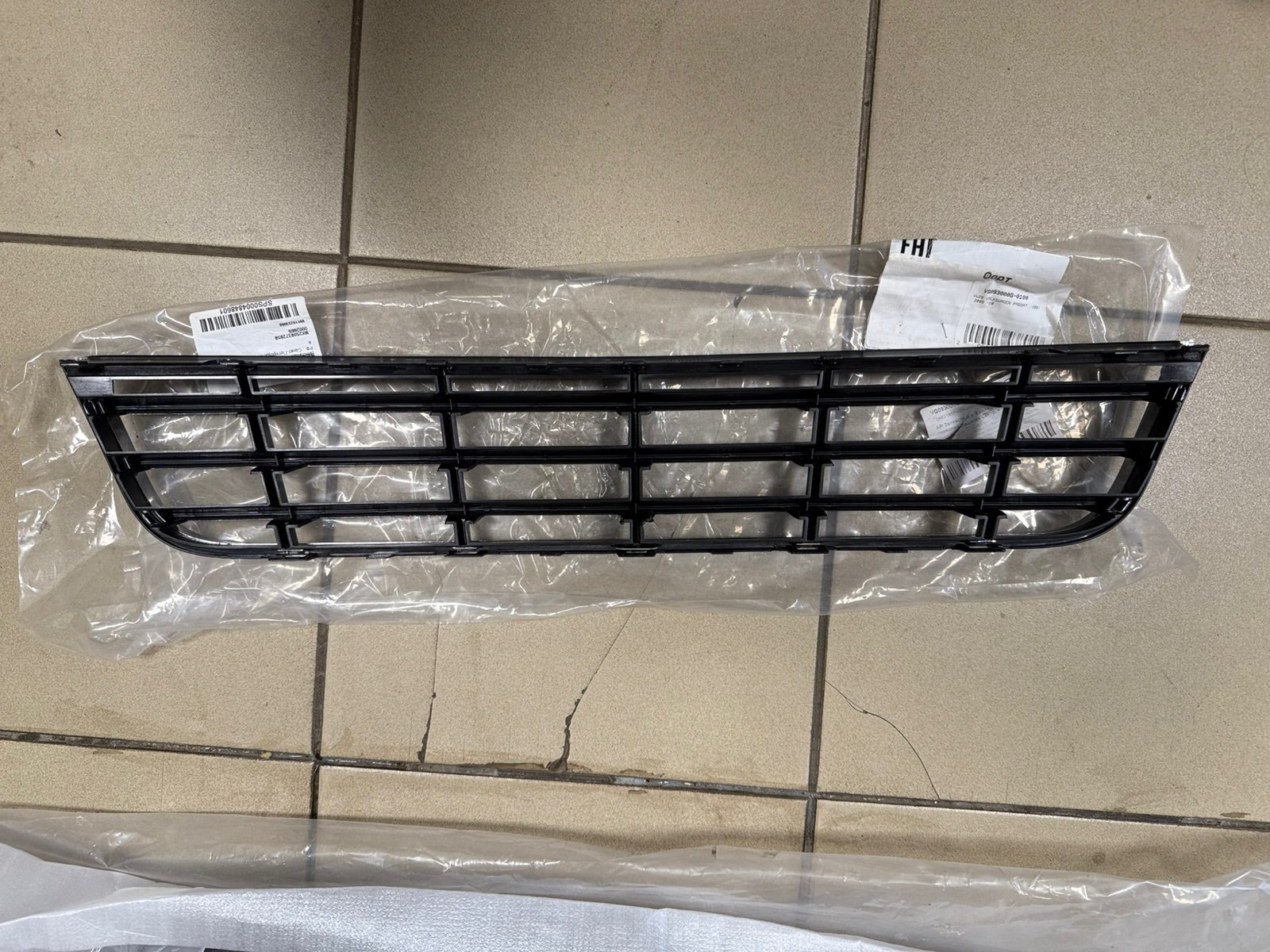 Решетка в бампер Passat 2005-2010 B6