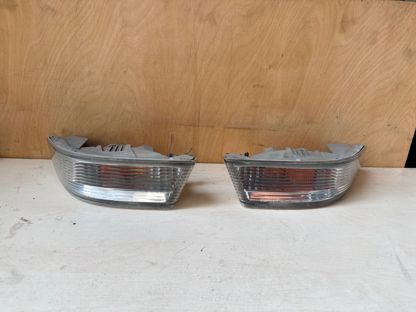 Поворотник В бампер Toyota Mark II 1996-1998 GX100 22-253 Б/У