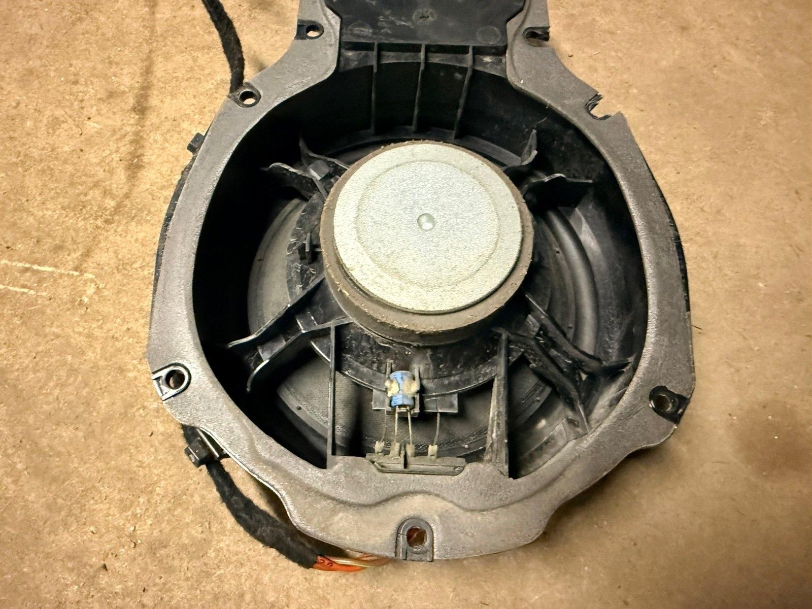 Динамик передний Passat 2010 B6 CDAB