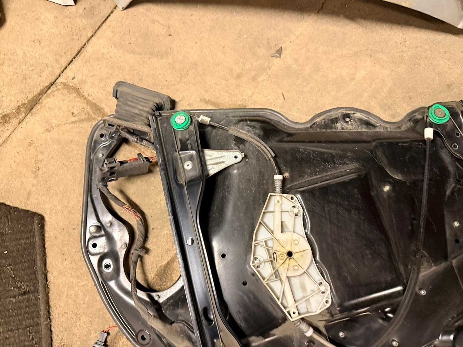 Стеклоподъемник передний правый Volkswagen Passat B6 CDAB