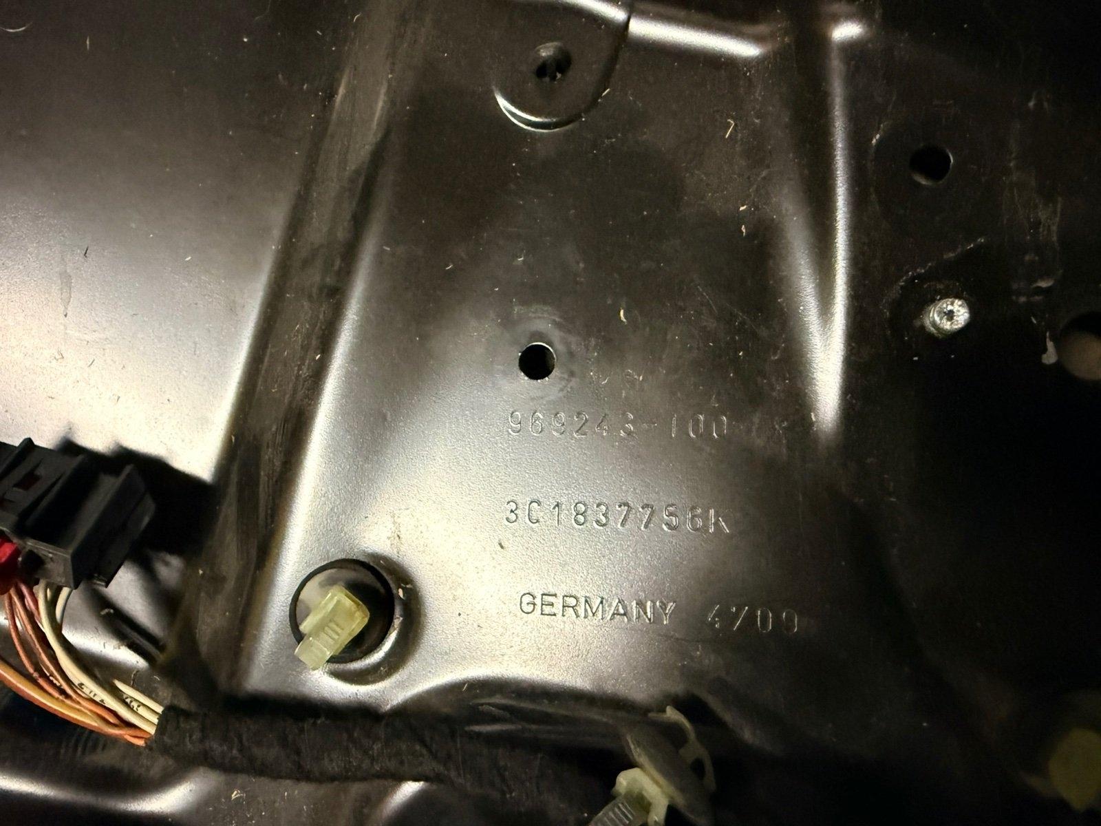 Стеклоподъемник передний правый Passat 2010 B6 CDAB