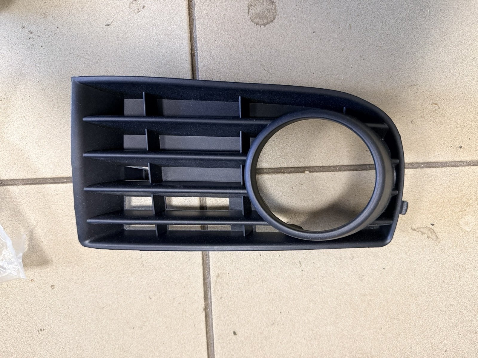 Решетка в бампер Volkswagen Golf 5 1K0853665B9B9 Б/У