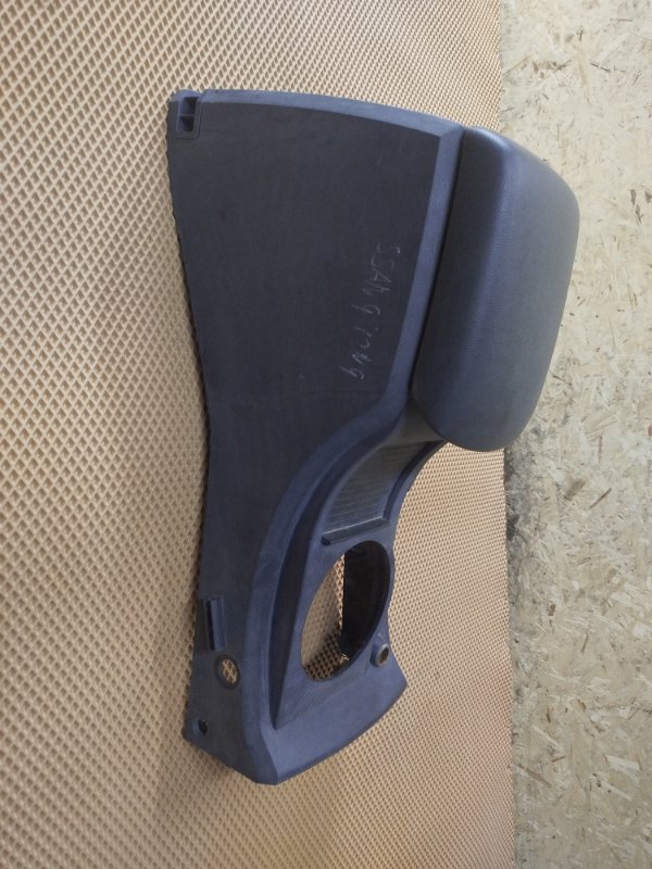 Подлокотник Ssang Yong KYRON 2007-2016 DJ D20DT 7790032103LAM Б/У