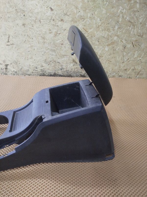 Подлокотник KYRON 2007-2016 DJ D20DT