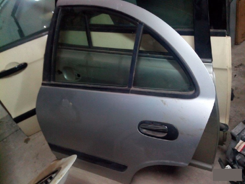 Дверь боковая Nissan Almera (N16) N16 YD22DDT 2000 задняя левая (б/у)