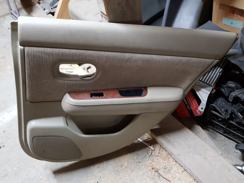Обшивка двери Nissan Tiida Latio SC11 HR15DE 2004 задняя правая (б/у)