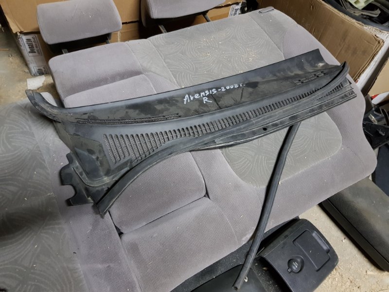 Жабо Toyota Avensis (T250) T250 1ZZFE 2003 правое (б/у)
