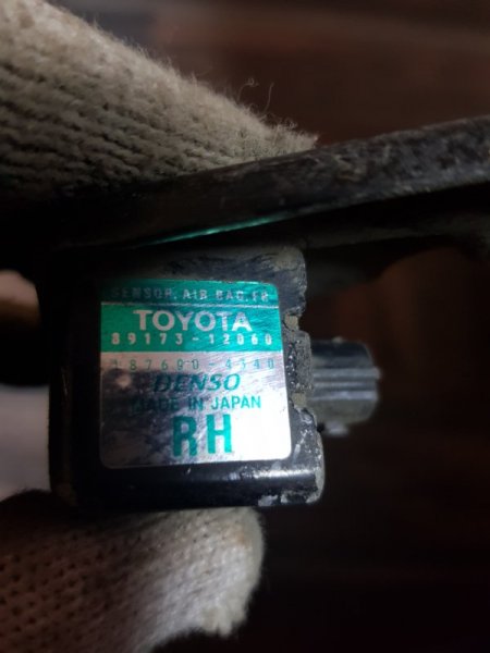 Датчик удара Toyota Corolla (E12_) NZE121 1NZFE 2000 правый (б/у)