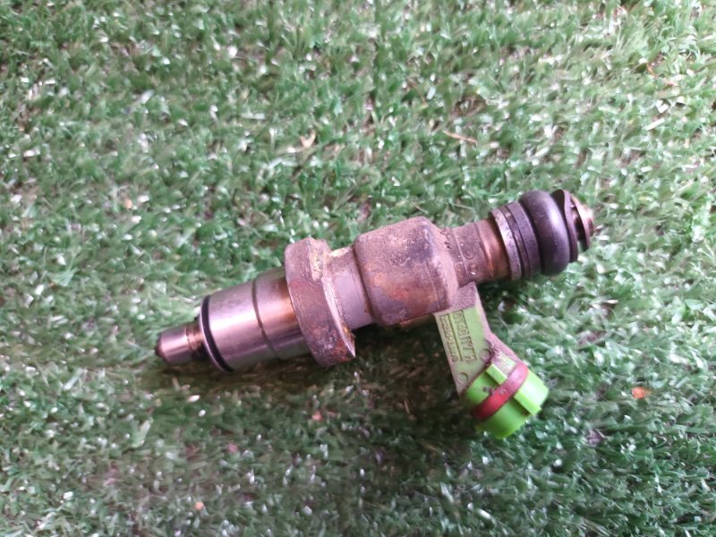 Форсунка инжекторная Toyota WISH ANE10 1AZFSE