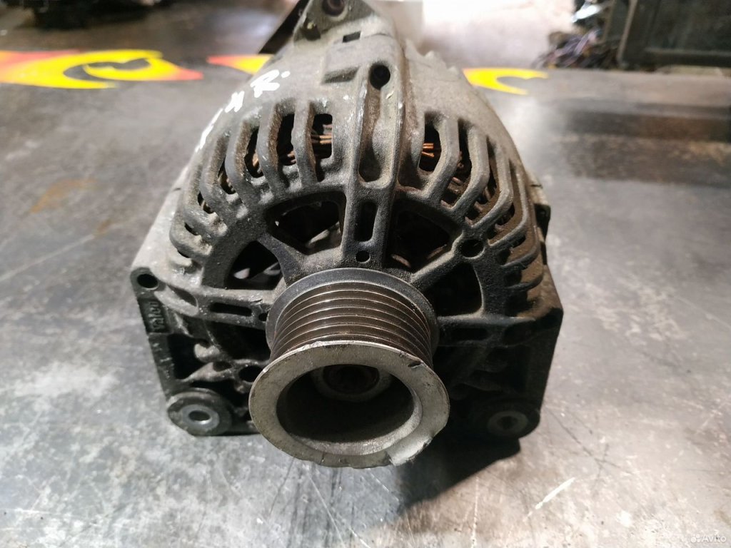 Генератор Renault Megane 2002-2009 KM05 F4R 8200667610 контрактная