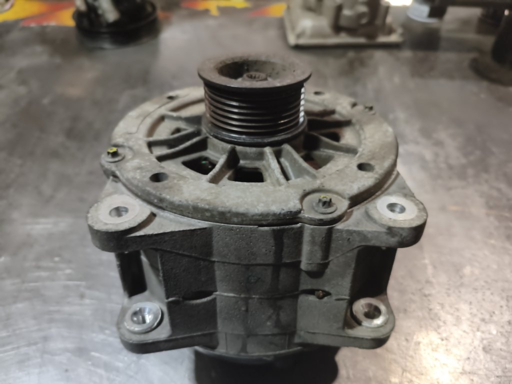 Генератор Volkswagen Tuareg 7L6 AXQ Генератор Volkswagen Tuareg 7L6 AXQ