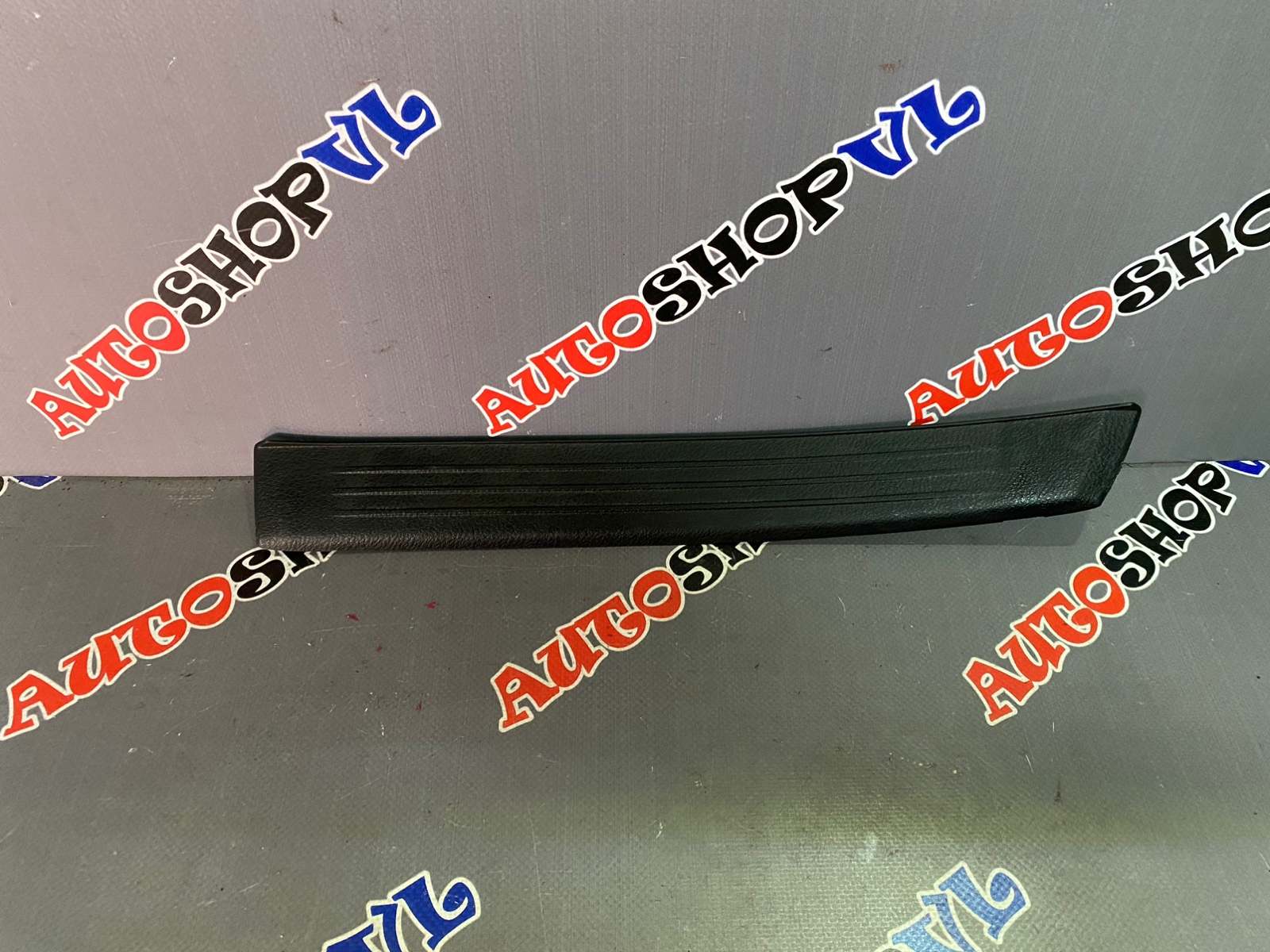 Порожек пластиковый задний левый LEXUS IS300 AVE30 2ARFSE 67916-53030 контрактная