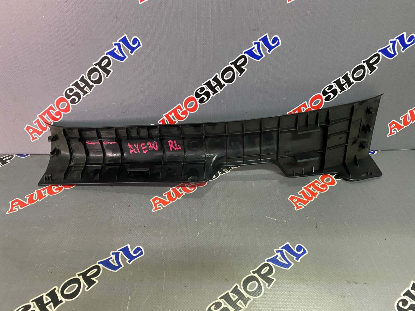 Пластик салона задний левый IS300 AVE30 2ARFSE