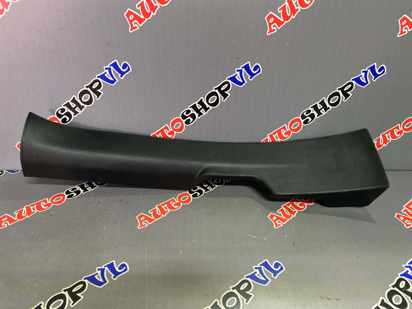 Пластик салона задний правый LEXUS IS300 AVE30 2ARFSE 67917-53030-C0 контрактная