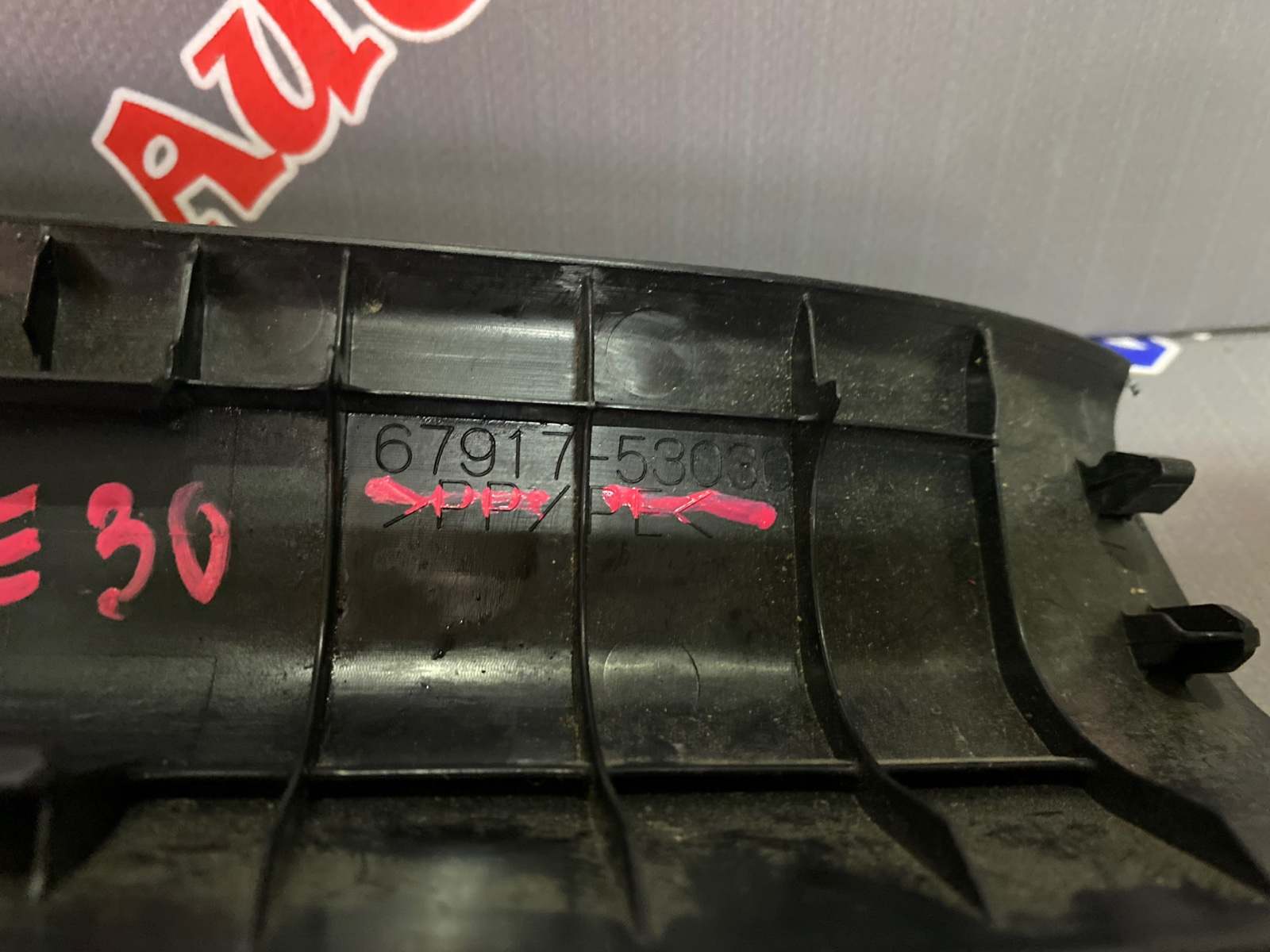 Пластик салона задний правый IS300 AVE30 2ARFSE