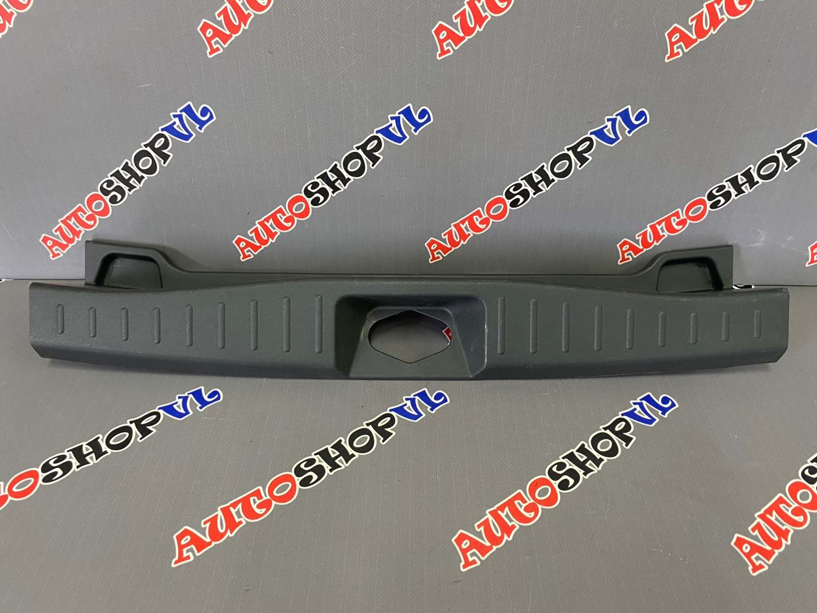 Накладка замка багажника TOYOTA PASSO KGC10 1KRFE 64716-B1010-B0 контрактная