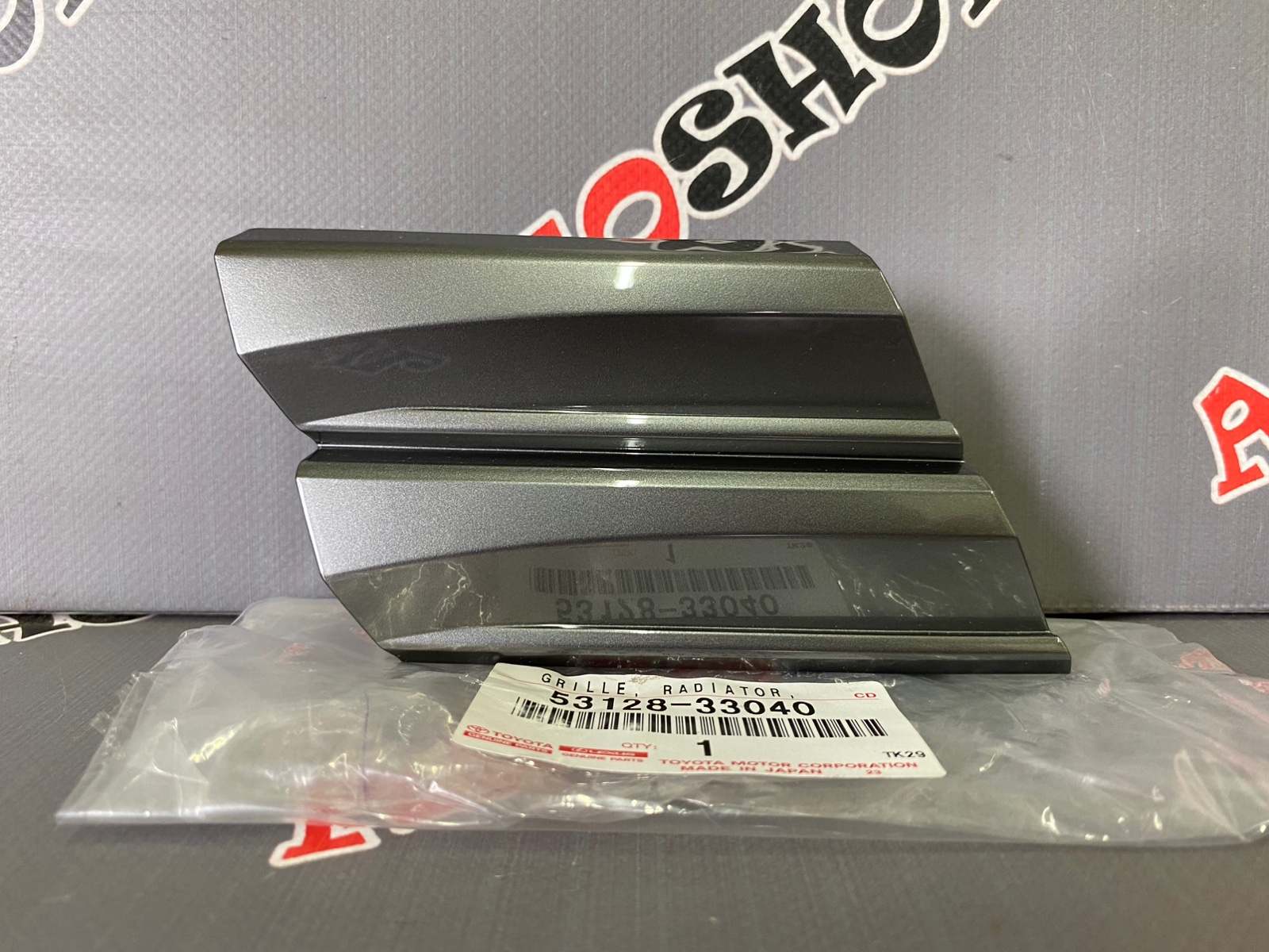 Заглушка бампера передняя TOYOTA CAMRY AXVH70 53128-33040 новая