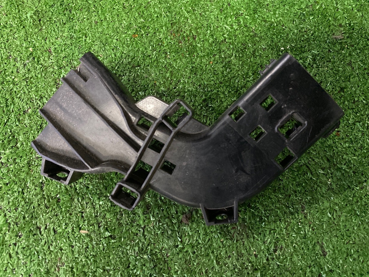 Крепление электропроводки заднее правое E-Class 2018 W213 M177