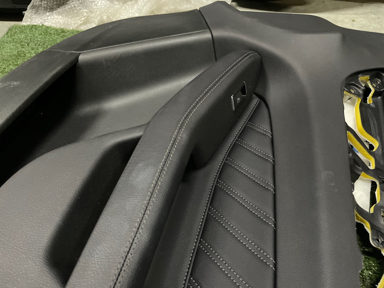 Обшивки двери GLE-Class 2018 W166 OM642