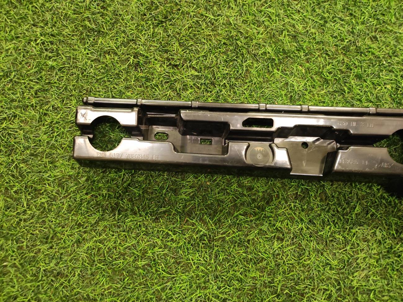 Крепёжная планка левая BMW 5-series G30 Крепёжная планка левая BMW 5-series G30