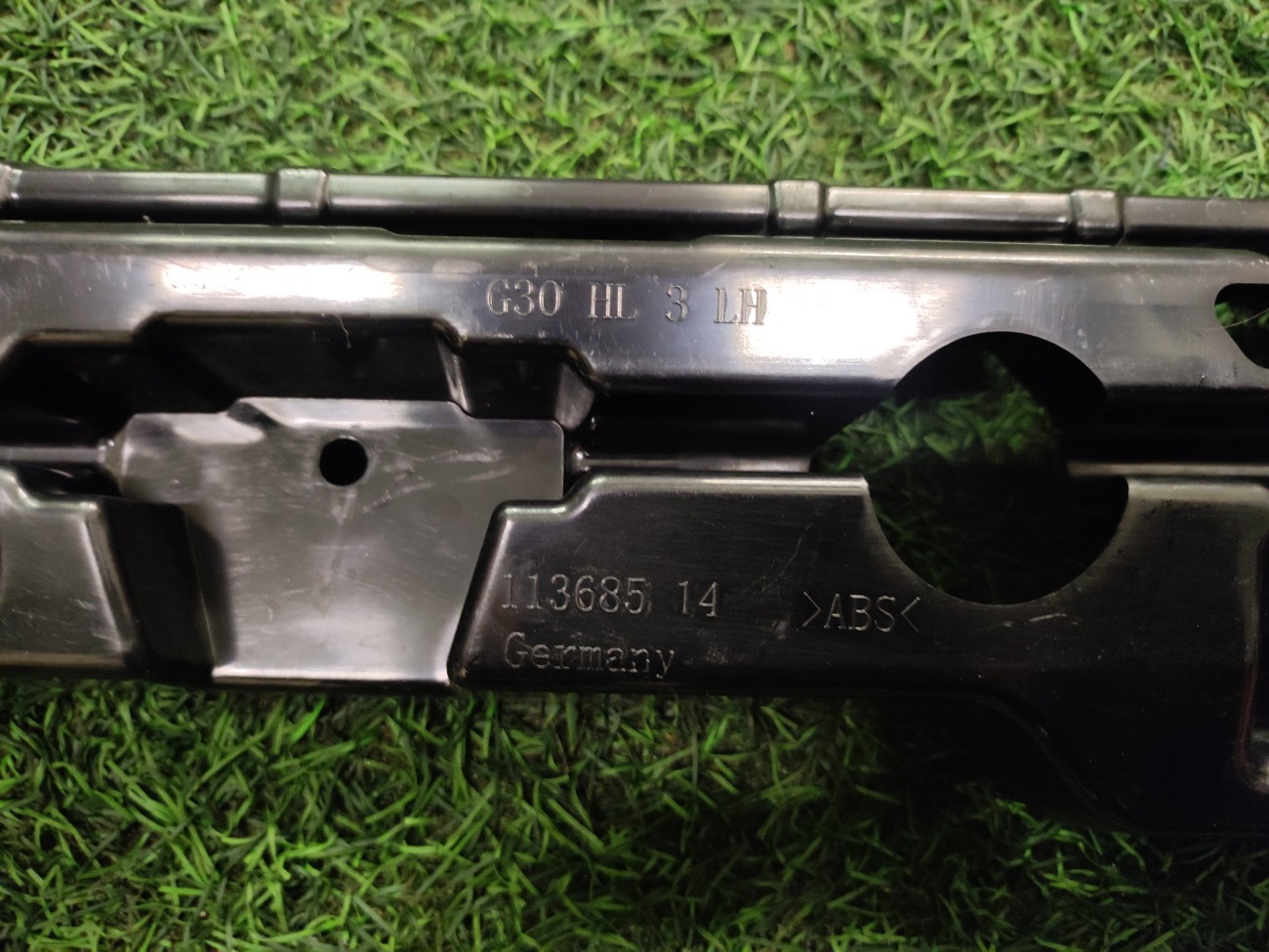 Крепёжная планка левая 5-series G30 Крепёжная планка левая 5-series G30