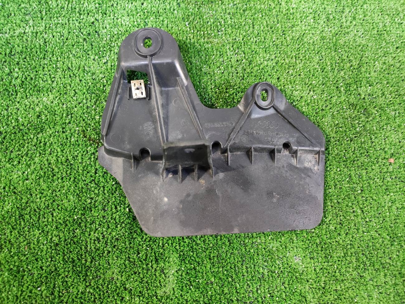 Накладка арки колеса AUDI A3 8YS 8Y0853834B контрактная